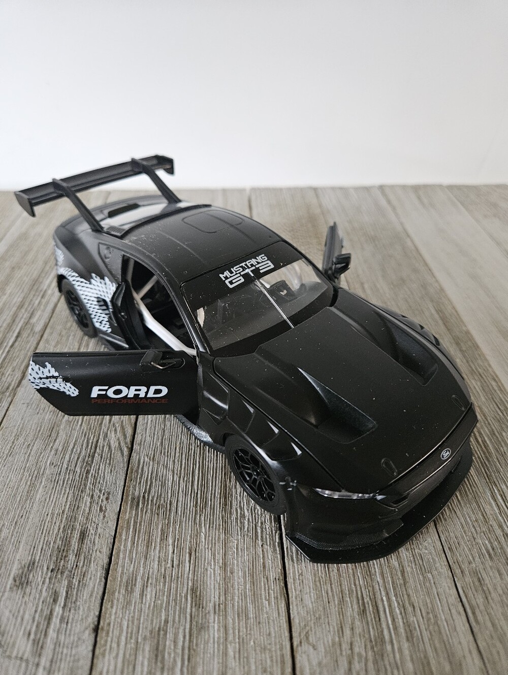 Ford Mustang GT3 Model Car Toy 1:24 Scale Black Race Car with Tail Spoiler and H